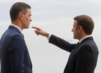 El presidente español, Pedro Sánchez, junto al francés, Emmanuel Macron.