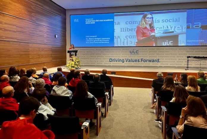 La directora general del CZFB, Blanca Sorigué, en el acto de inauguración del curso académico 2024-25 de la Universitat Internacional de Catalunya (UIC).