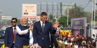 El presidente Pedro Sánchez a su llegada a la India este domingo 27 de octubre