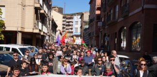 Unas 1000 personas se han manifestado este domingo en Ripoll contra el cierre del Casal Popular La Metxa