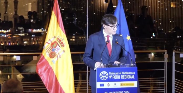 Salvador Illa durante la inauguración del noveno fórum regional de la Union for the Mediterranean. El presidente catalán ha prescindido de la bandera oficial de Cataluña para este acto