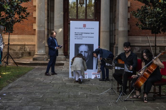 El grupo de VOX en el Parlament homenajea a las 8.352 víctimas de Companys