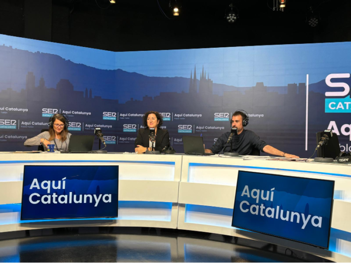 La consellera Alicia Romero entrevistada en los estudios de la Cadena Ser en Barcelona