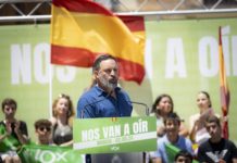 Abascal interveniendo en un mitin