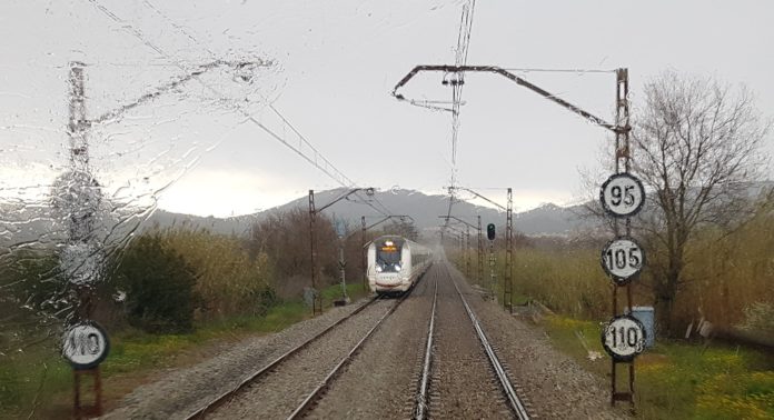 Adif está restableciendo poco a poco la circulación en la red de Rodalies tras el paso de la DANA por Cataluña