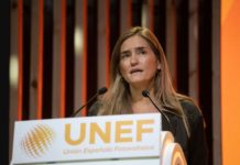 La futura ministra Aagesen en una ponencia