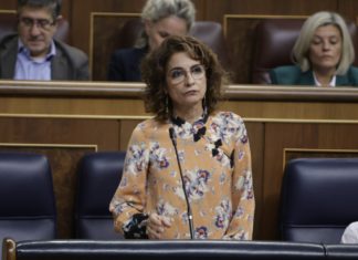 La vicepresidenta primera y ministra de Hacienda, María Jesús Montero.