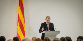 El expresidente Artur Mas durante la celebración en el Parlamento del décimo aniversario de la consulta ilegal del 9 de noviembre de 2014.