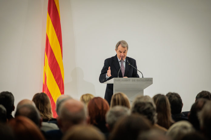 El expresidente Artur Mas durante la celebración en el Parlamento del décimo aniversario de la consulta ilegal del 9 de noviembre de 2014.