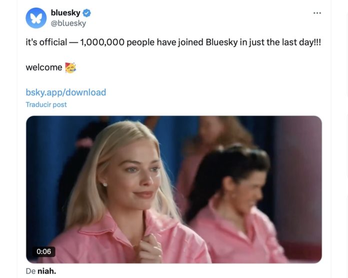 Mensaje publicado en X por la plataforma Bluesky anunciando que ha ganado un millón de seguidores en un día.