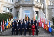 Pedro Sánchez posando junto a los presidentes autonómicos tras la XXVII Conferencia de Presidentes Autonómicos