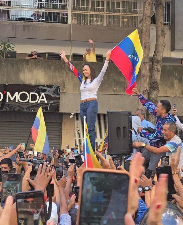 María Corina Machado rompe su clandestinidad y lidera las protestas contra Maduro