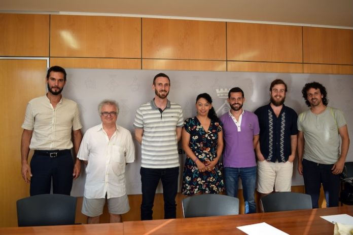 Joan Serra Montagut, segundo por la derecha, en un acto celebrado en el Ayuntamiento de Caldes de Montbuí en 2019.