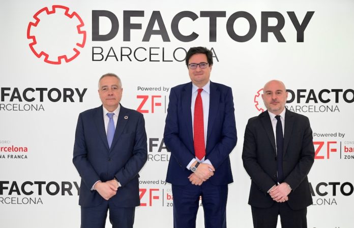 De izquierda a derecha, el delegado especial del Estado en el CZFB, Pere Navarro; el ministro para la Transformación Digital y de la Función Pública, Óscar López, y el delegado del Gobierno en Cataluña, Carlos Prieto.