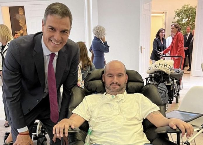 Pedro Sánchez y Jordi Pons, la cara más visible de la ELA en España.