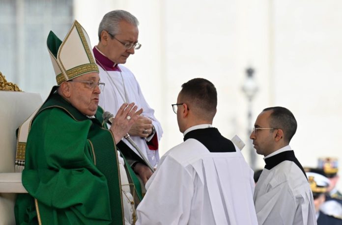 El Papa durante la misa por el Jubileo de las Fuerzas Armadas, de Policía y de Seguridad (VATICAN MEDIA Divisione Foto)