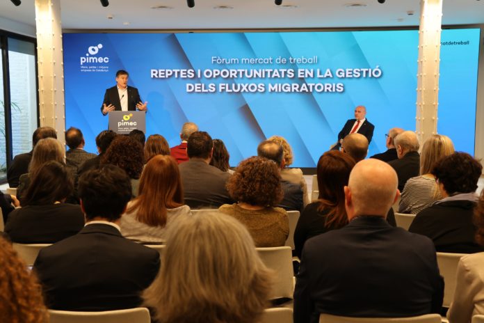 El presidente de PIMEC, Antoni Cañete, durante su intervención en el foro sobre inmigración.