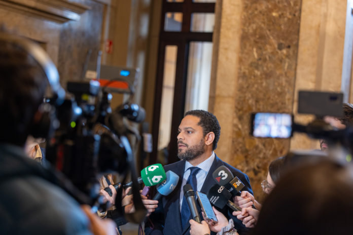 Ignacio Garriga comparece ante los medios en el Parlament este miércoles.